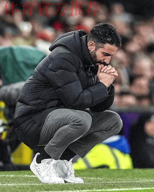 40岁阿莫林蹲地捂脸！执教曼联1周年+输球率近5成 怒批全队：糟糕